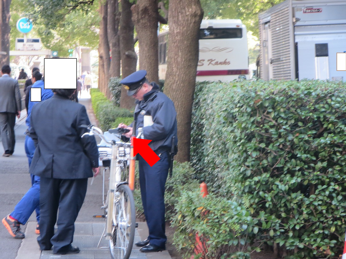 交通取り締まりが劇的スムーズに！警察官は携帯端末「TAP」で何をやっ